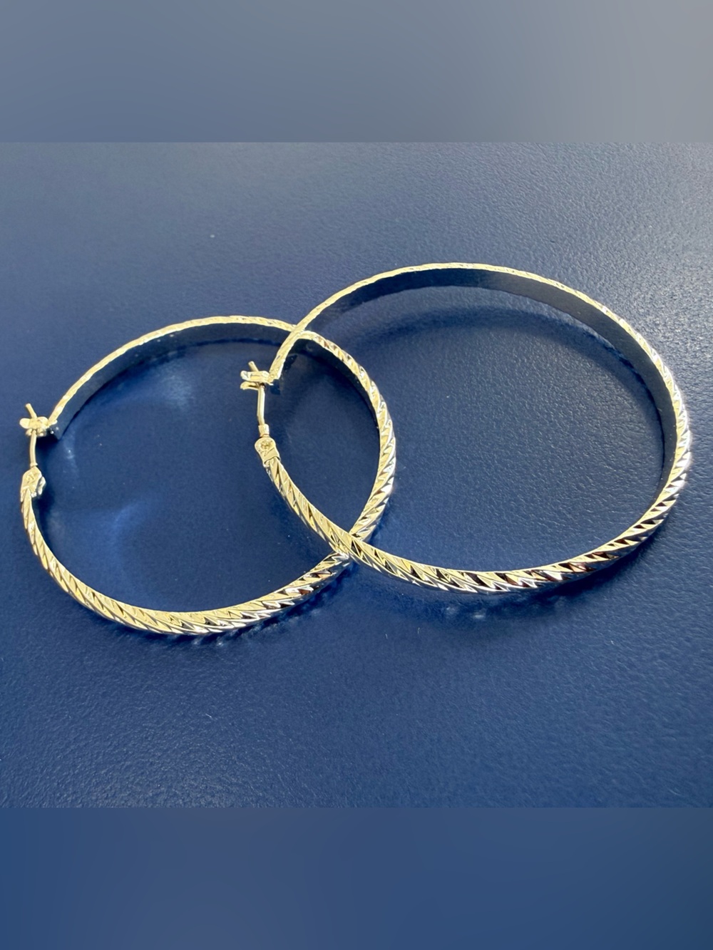 Source Unknown Silver Textured Twisted Hoop Earrings - Picture 9 of 10